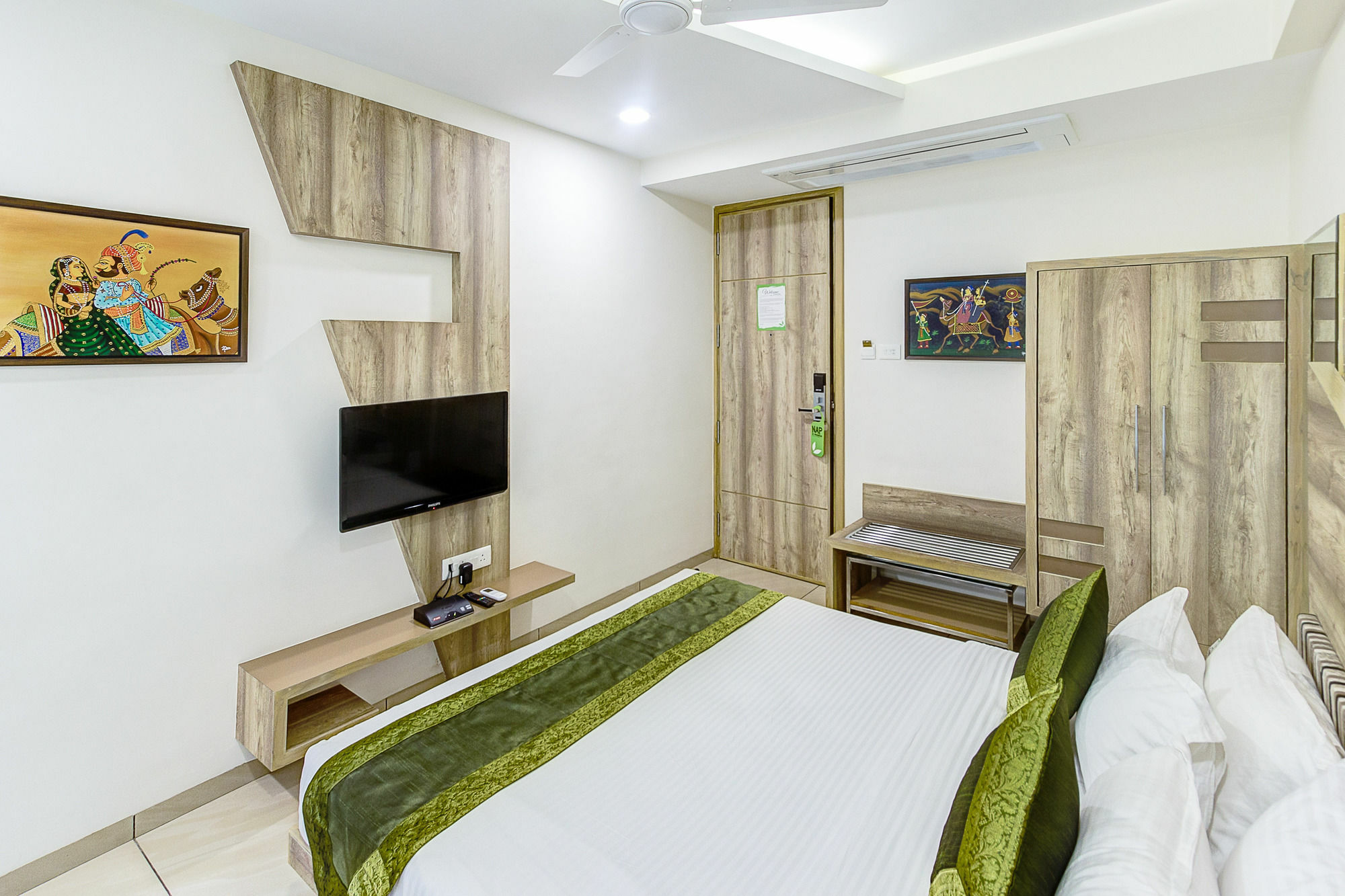 Treebo Daksh Residency Hotel Indore Exterior photo